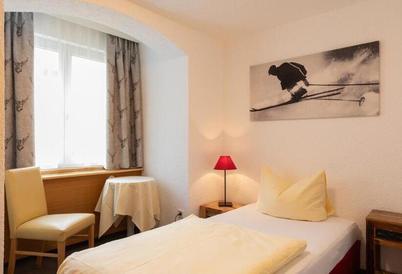 اتاق استاندارد سه تخته با بالکن, Midland