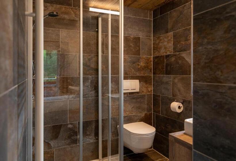 اتاق استاندارد سه نفره, Midland