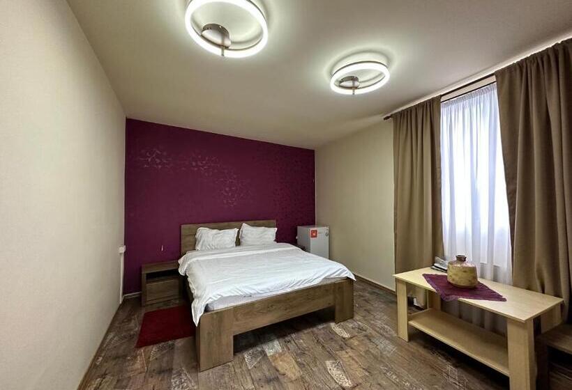 スタンダードトリプルルーム, Pensiunea Brici