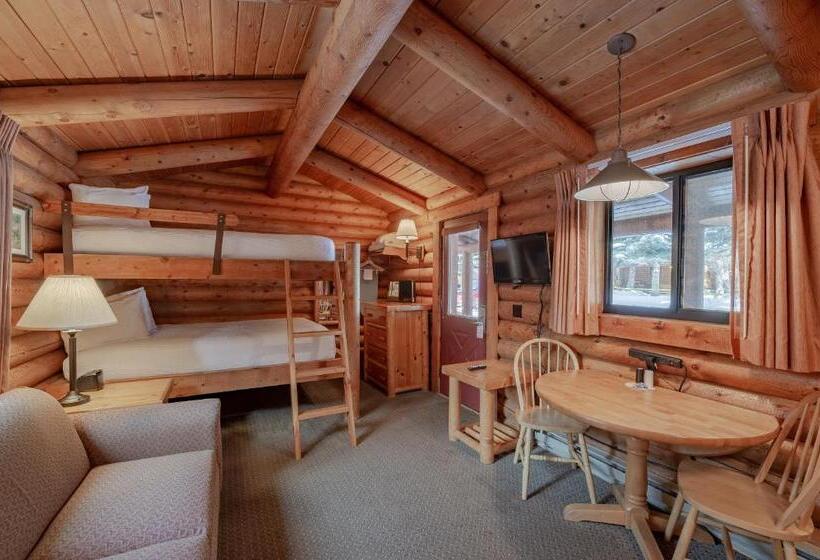 스탠다드 스튜디오, Cowboy Village Resort