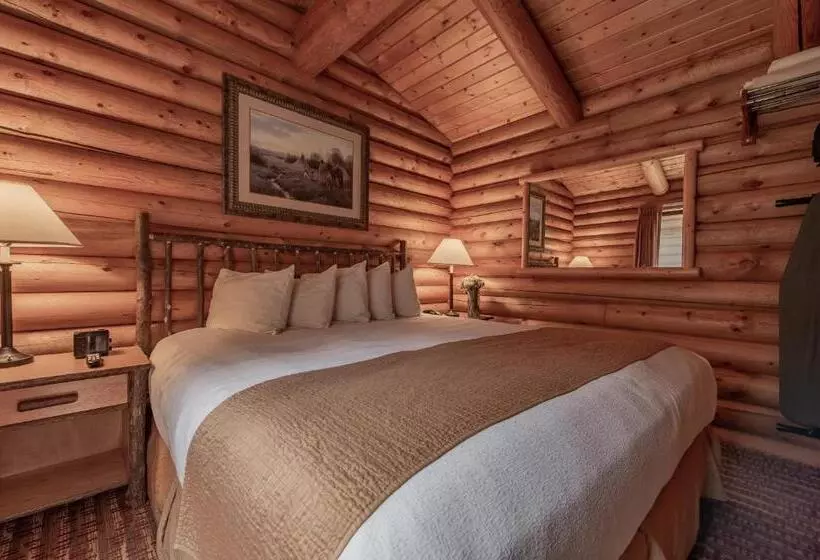استودیوی لوکس, Cowboy Village Resort
