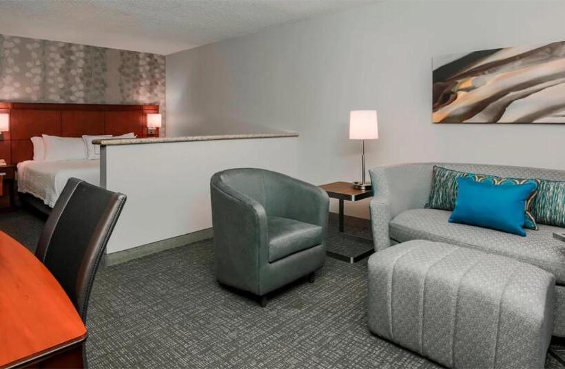 מיטת קינג בסוויטה, Courtyard By Marriott Orlando Lake Mary North