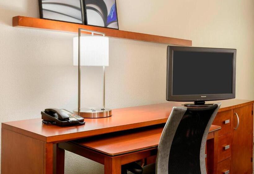 חדר סטנדרט עם מיטת קינג, Courtyard By Marriott Gainesville Fl
