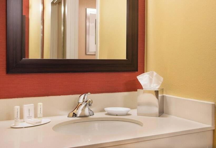 اتاق استاندارد با 2 تخت دوبل, Courtyard Hartford Manchester