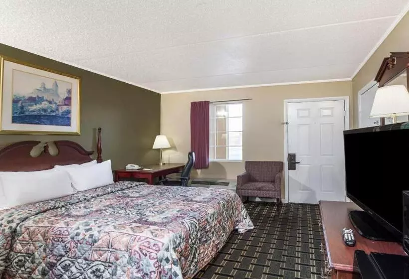 キングサイズベッドのスタンダードルーム, Days Inn By Wyndham Lenoir City