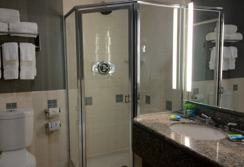 스탠다드 스튜디오, Doubletree By Hilton Chatsworth