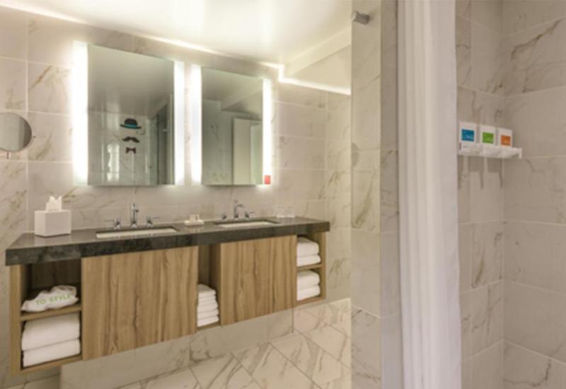 带大床的标准间, Doubletree By Hilton Chatsworth