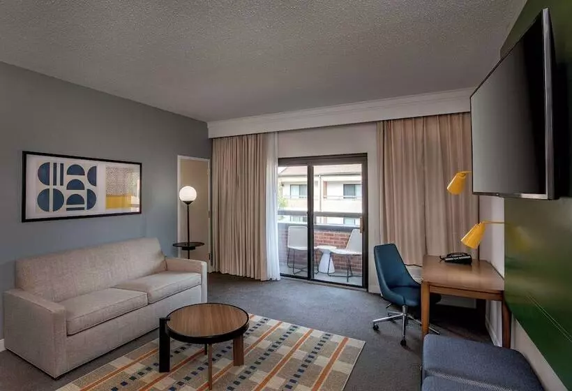 سوییت, Sonesta Select Boston Foxborough Mansfield