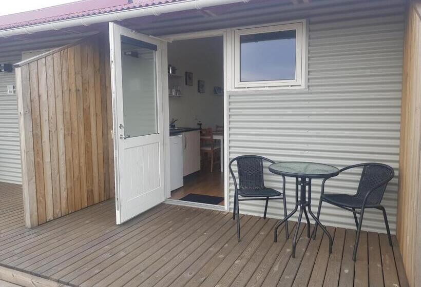 استودیوی استاندارد, Hjartarstaðir Guesthouse