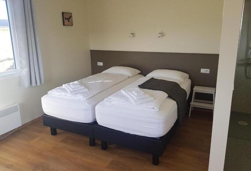 استودیوی استاندارد, Hjartarstaðir Guesthouse