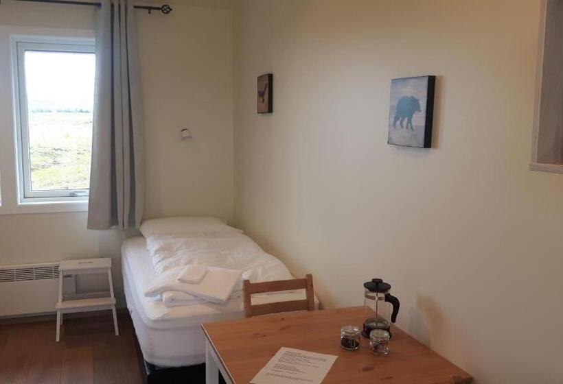استودیوی استاندارد, Hjartarstaðir Guesthouse