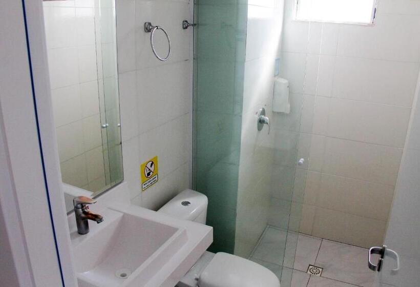 חדר סטנדרט לארבעה, Aj Hotel Chapecó   Fácil Acesso Pátio Shopping E Rótula Da Bandeira