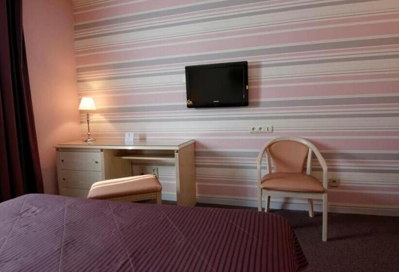 Номер Стандарт, Le Manoir