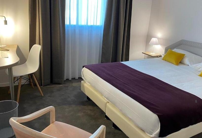 Номер Стандарт, Le Manoir