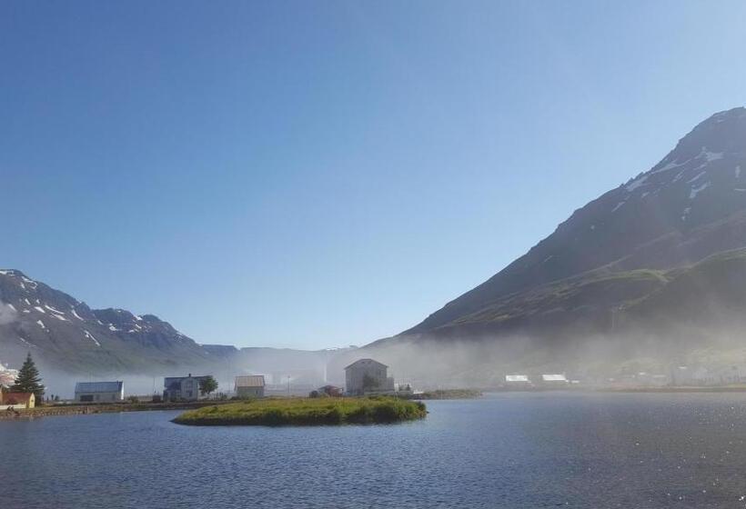 اتاق لوکس با بالکن و چشمانداز دریا, Við Lónið Guesthouse