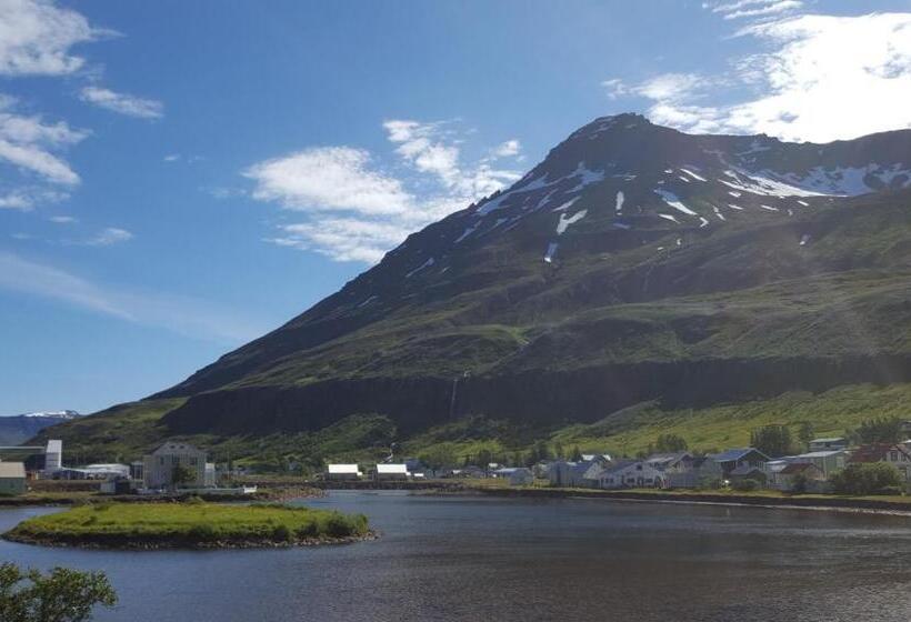 اتاق لوکس با بالکن و چشمانداز دریا, Við Lónið Guesthouse