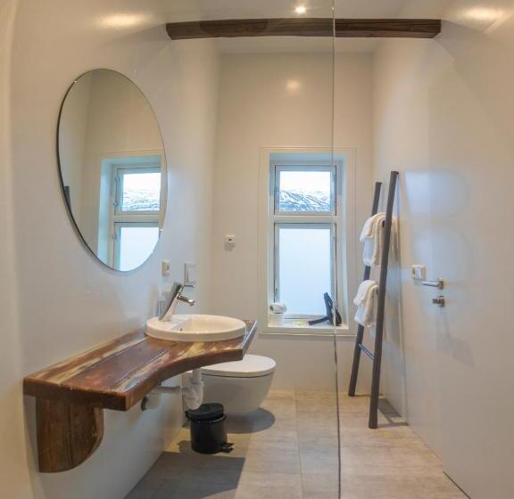 اتاق استاندارد با چشم‌انداز کوهستان, Við Lónið Guesthouse