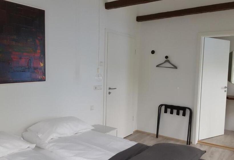 اتاق استاندارد با چشمانداز کوهستان, Við Lónið Guesthouse