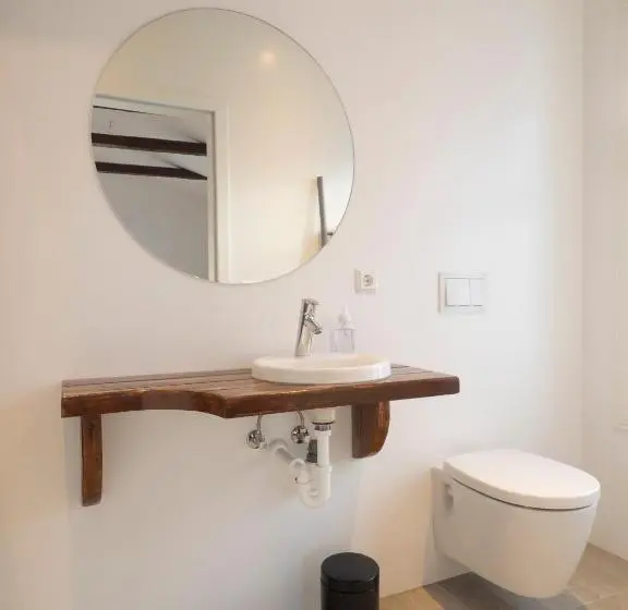 اتاق کلاسیک سه تخته, Við Lónið Guesthouse