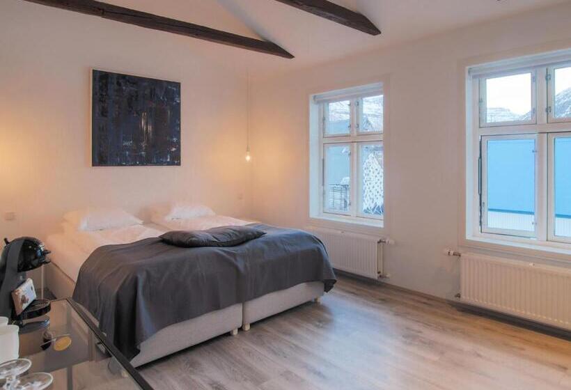 اتاق کلاسیک سه تخته, Við Lónið Guesthouse