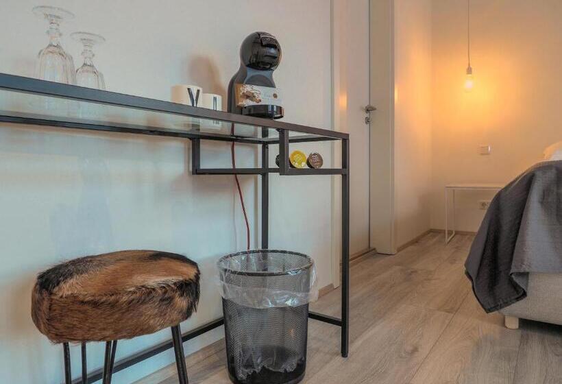 اتاق کلاسیک سه تخته, Við Lónið Guesthouse