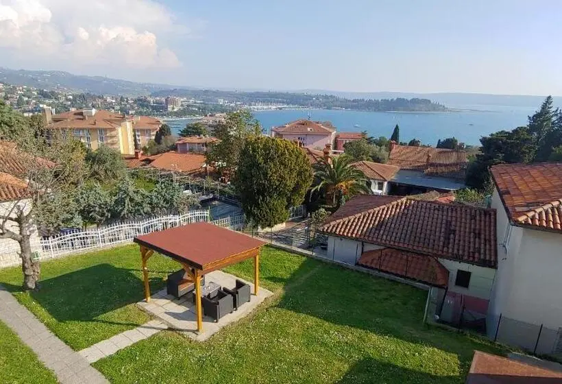اتاق استاندارد با بالکن و چشم‌انداز دریا, Villa Senegačnik