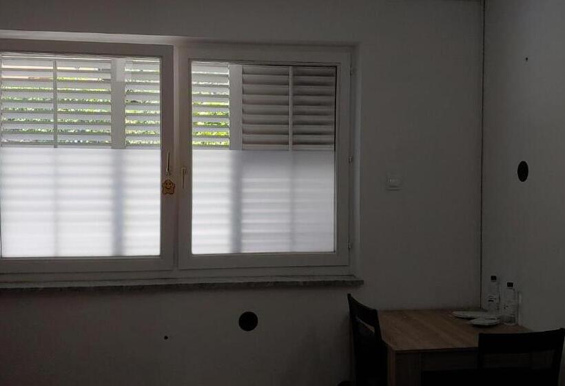 اتاق کلاسیک, Villa Senegačnik