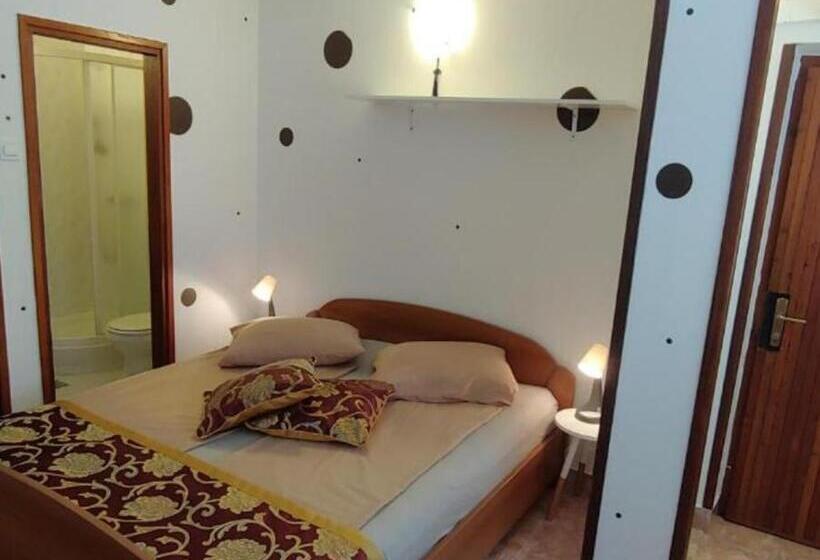 اتاق کلاسیک, Villa Senegačnik