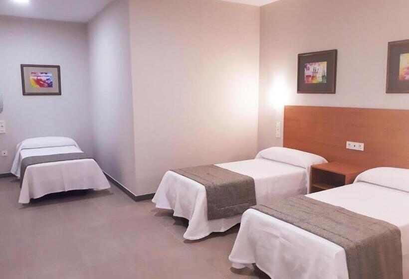 スタンダードトリプルルーム, Hostal Montemayor