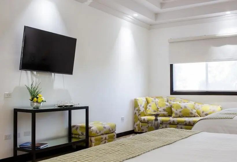 سوییت جونیور, Boutique Villa Toscana