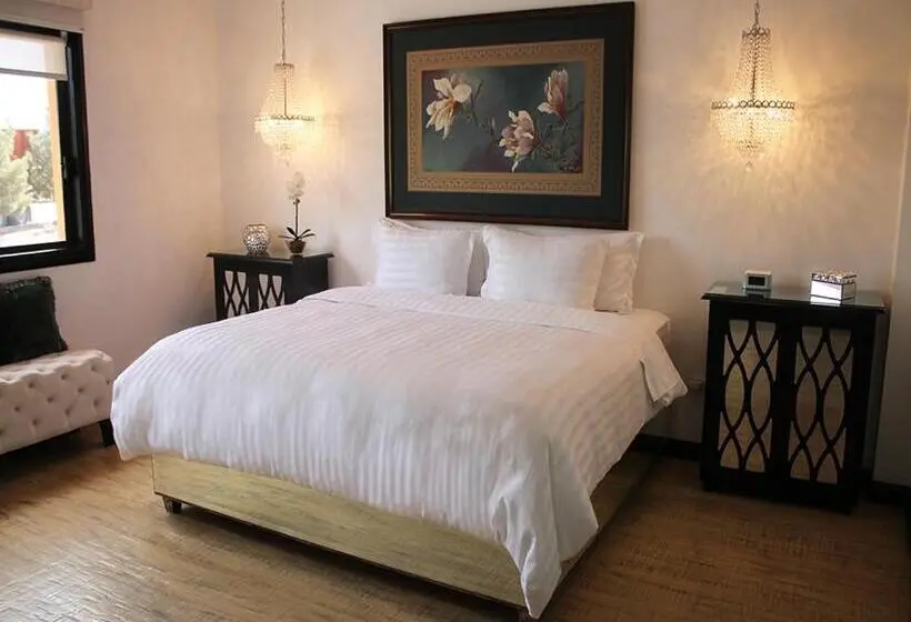 Deluxe Suite King Bed, Boutique Villa Toscana