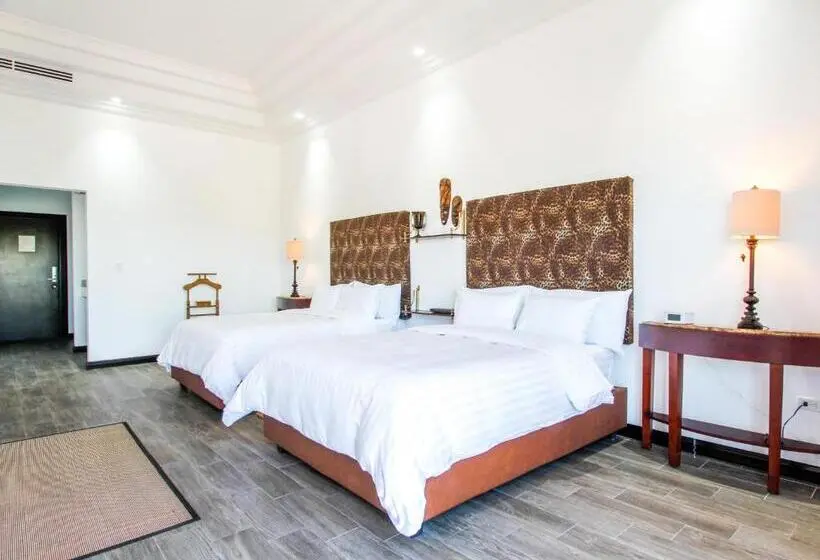 اتاق استاندارد چهارنفره با بالکن, Boutique Villa Toscana