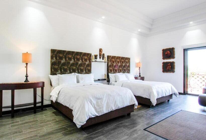 חדר לארבעה סטנדרטי עם מרפסת, Boutique Villa Toscana