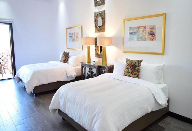 חדר לארבעה סטנדרטי עם מרפסת, Boutique Villa Toscana