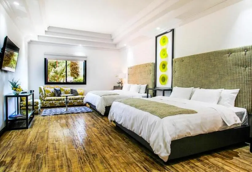 سوییت جونیور, Boutique Villa Toscana