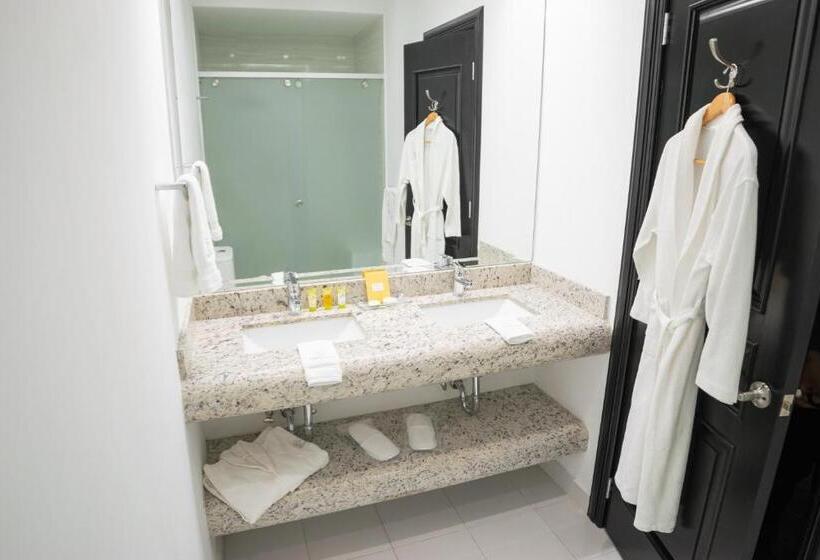 סוויטת ג'וניור, Boutique Villa Toscana