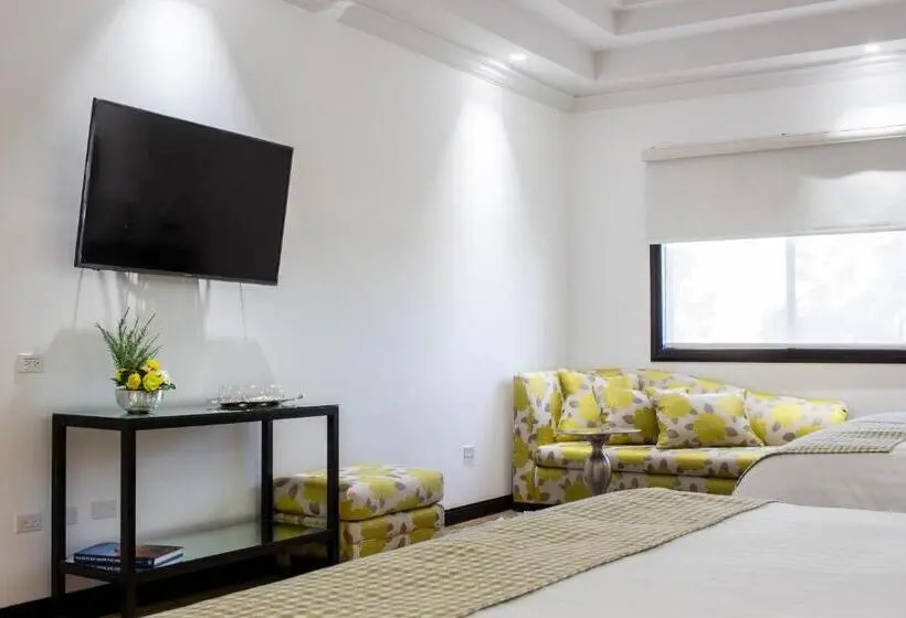 سوییت جونیور, Boutique Villa Toscana