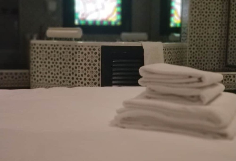 اتاق استاندارد با وان آب گرم, Hostal Avenida Andalucia Solo Adultos