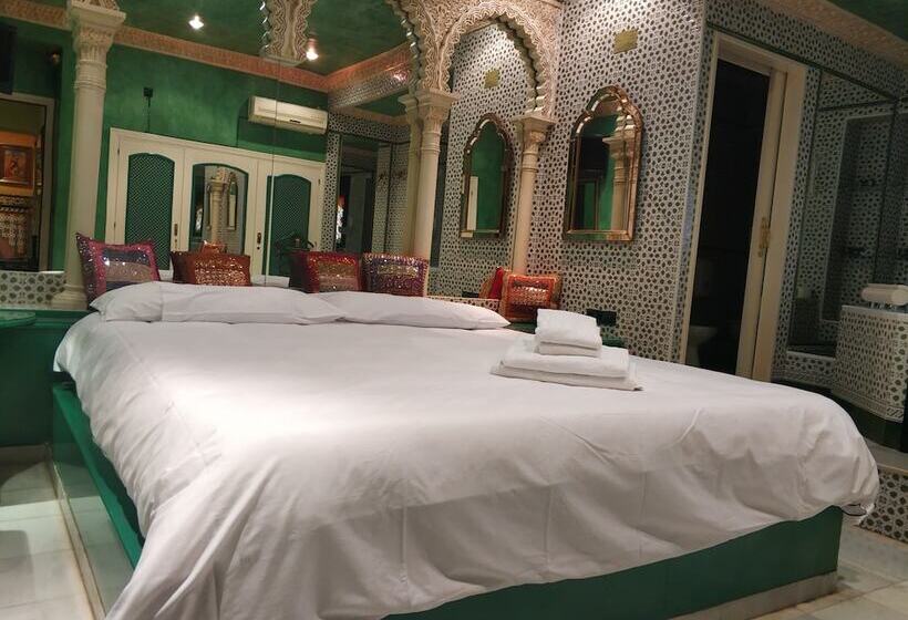 اتاق استاندارد با وان آب گرم, Hostal Avenida Andalucia Solo Adultos