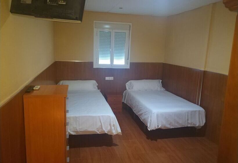 اتاق اکونومی, Hostal Avenida Andalucia Solo Adultos