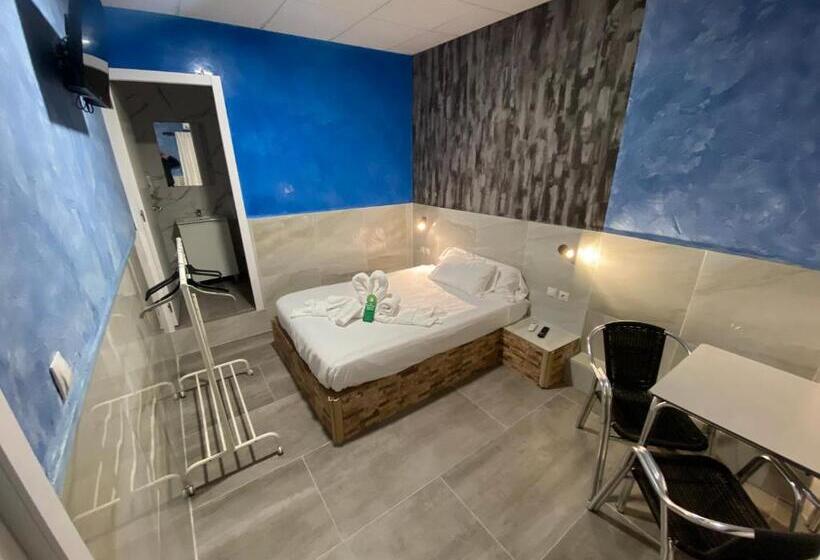 اتاق اکونومی, Hostal Avenida Andalucia Solo Adultos