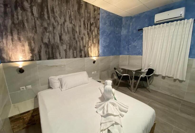 اتاق اکونومی, Hostal Avenida Andalucia Solo Adultos