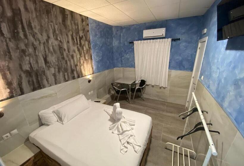 اتاق اکونومی, Hostal Avenida Andalucia Solo Adultos