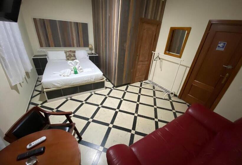 اتاق اکونومی, Hostal Avenida Andalucia Solo Adultos