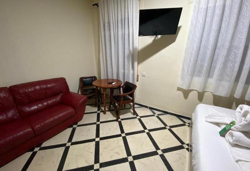 اتاق اکونومی, Hostal Avenida Andalucia Solo Adultos