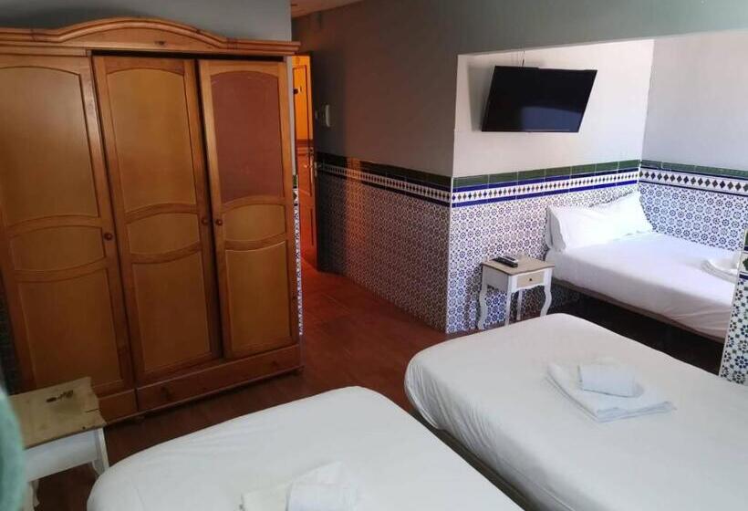 اتاق راحتی سه تخته, Hostal Avenida Andalucia Solo Adultos