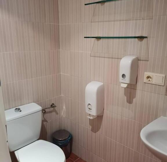 اتاق راحتی سه تخته, Hostal Avenida Andalucia   Solo Adultos