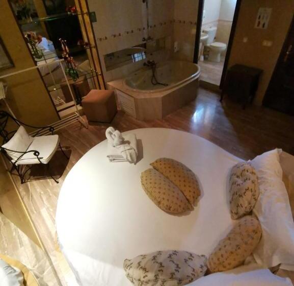 اتاق استاندارد با تخت بزرگ, Hostal Avenida Andalucia Solo Adultos