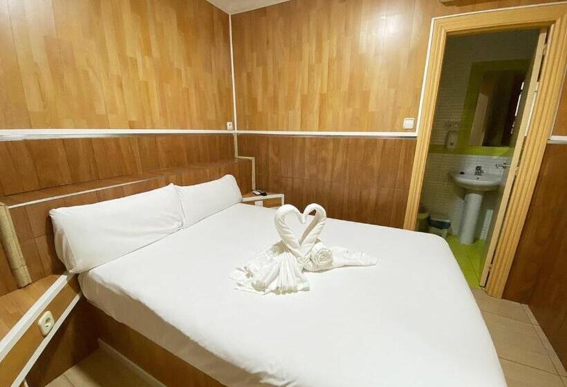 اتاق استاندارد یک نفره, Hostal Avenida Andalucia Solo Adultos