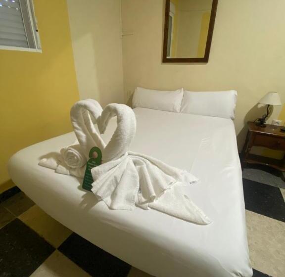 اتاق استاندارد با سرویس بهداشتی مشترک, Hostal Avenida Andalucia   Solo Adultos